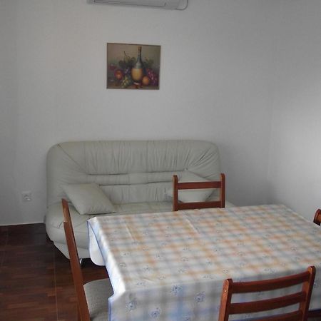 Apartments With A Parking Space Novi Vinodolski - 15823 Quarto foto